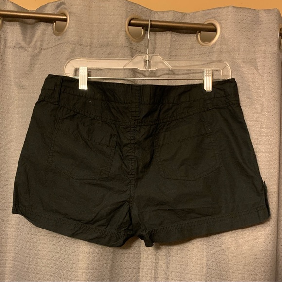 Shorts - Picture 5 of 6